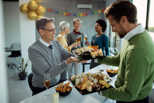 engager un traiteur pour anniversaire à domicile